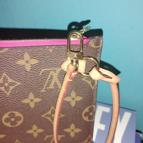 Louis Vuitton Neverfull Pouch/gorgeous condition - Picture 3 of 5